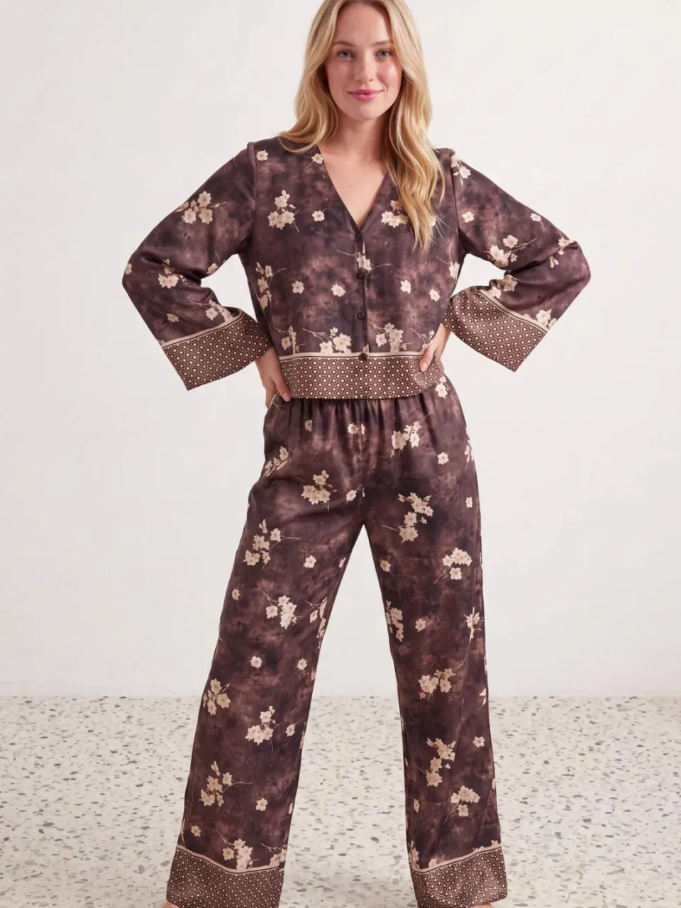 Trendyol TRENDYOLMİLLA Dames Meerkleurig Bloemenprint Lang, Regular fit Pyjama- Sets veelkleurig, foto 2