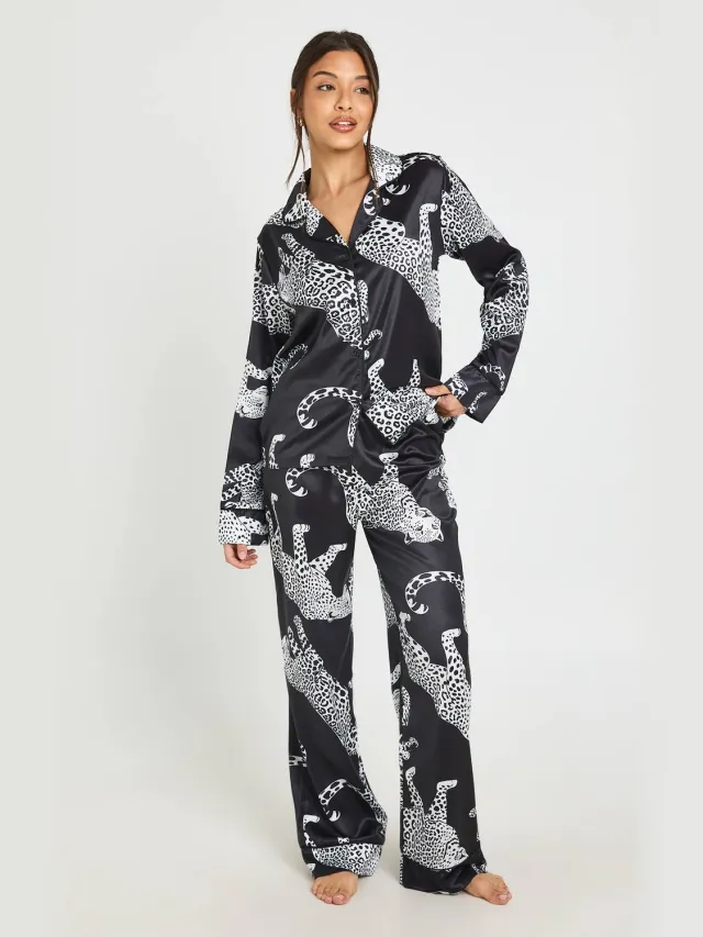 boohoo Dames Satijnen Pyjama Set Met Luipaardprint, Biesdetail, Lange Mouwen En Broek Zwart