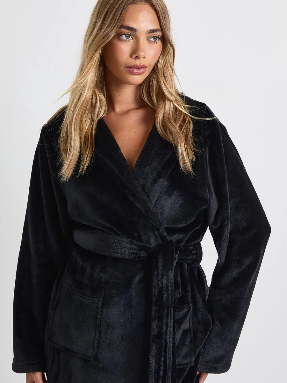 boohoo Dames Maxi Fleece Badjas met Capuchon zwart, foto 4