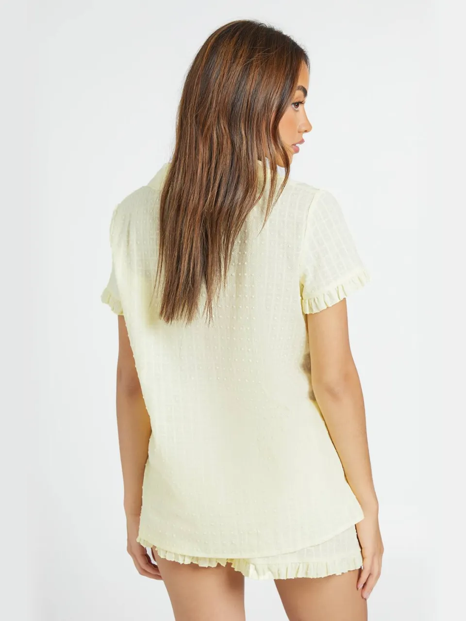 boohoo Dames Gestructureerde Pyjama Set Met Ruches Detail Korte Mouwen Shirt & Short citroen, foto 2