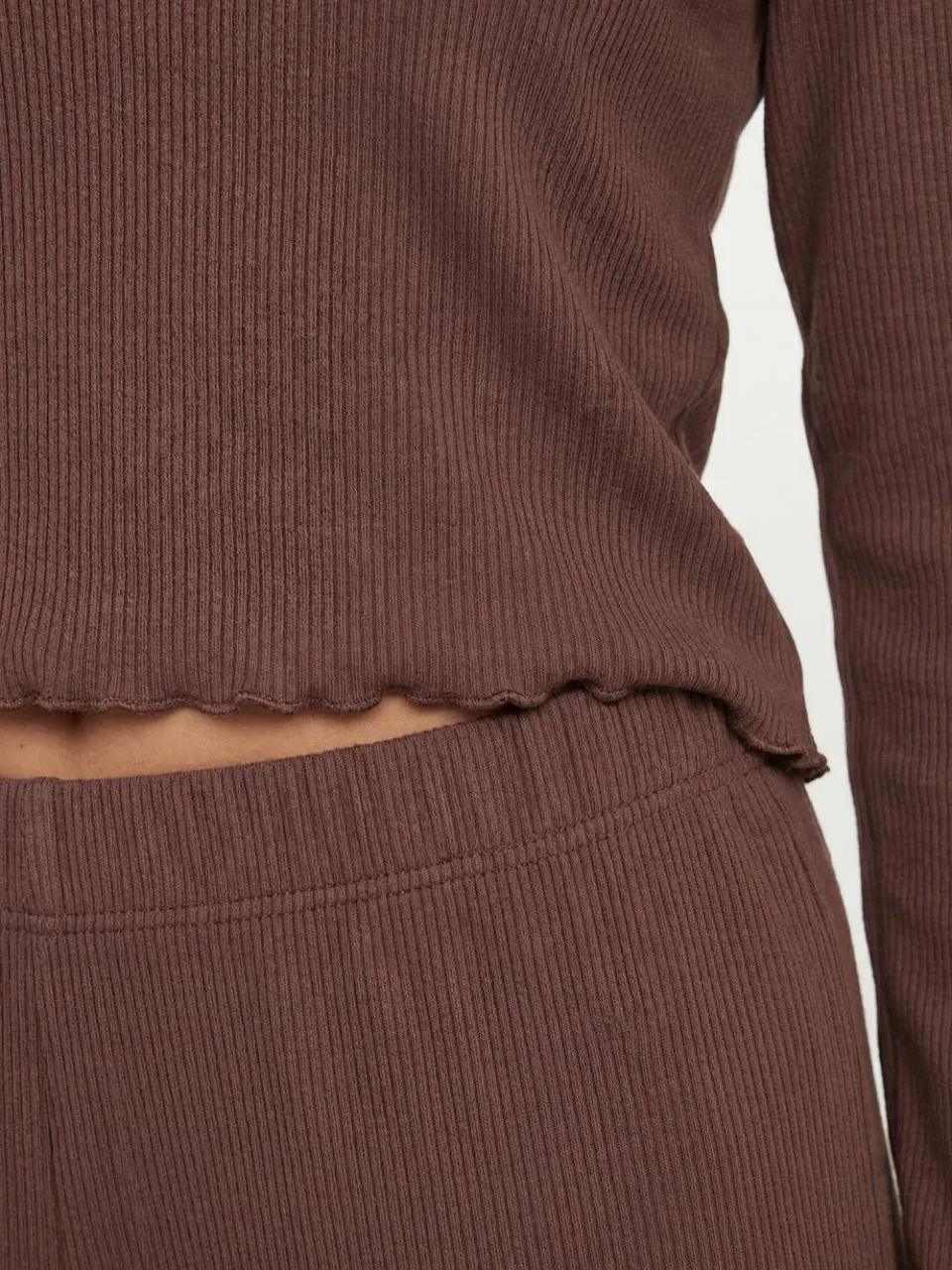 boohoo Dames Geribbelde Pyjama Set Met Lange Mouwen Top En Broek Met Sla Zoom chocoladebruin, foto 2