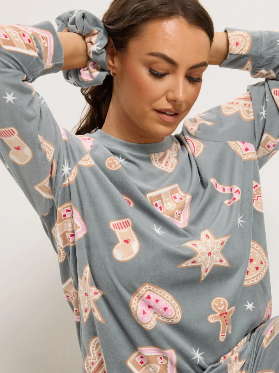 Yours Grijze Fleece Pyjamaset Met Peperkoekprint En Scrunchie-44 grijs, foto 3