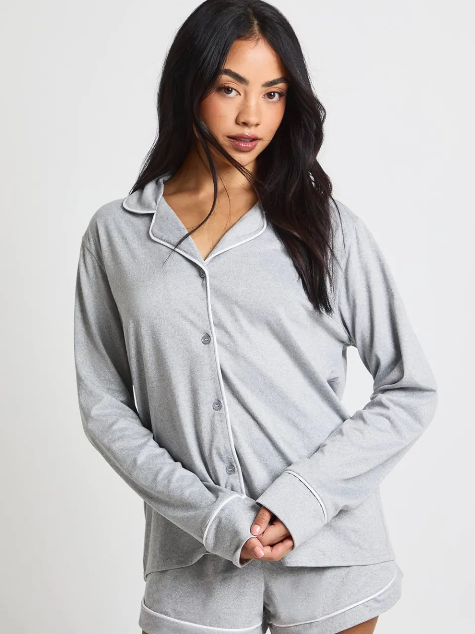 boohoo Dames Pyjama-set met lang mouwen overhemd en korte broek met jersey piping detail grijze mergel, foto 3