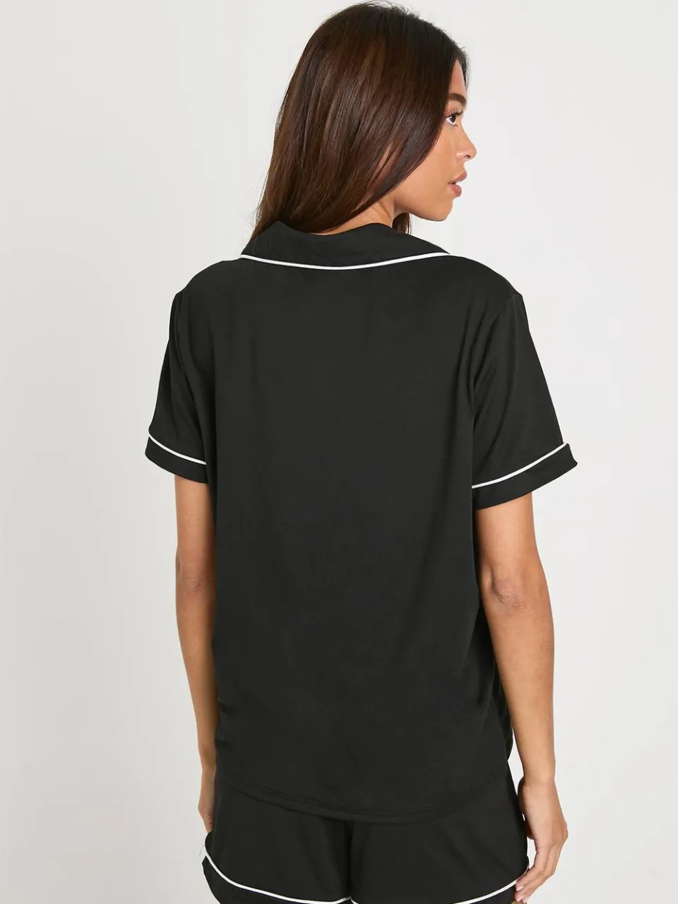 boohoo Dames Pyjamaset met jersey-pijpdetail kortmouwshirt & shorts zwart, foto 3