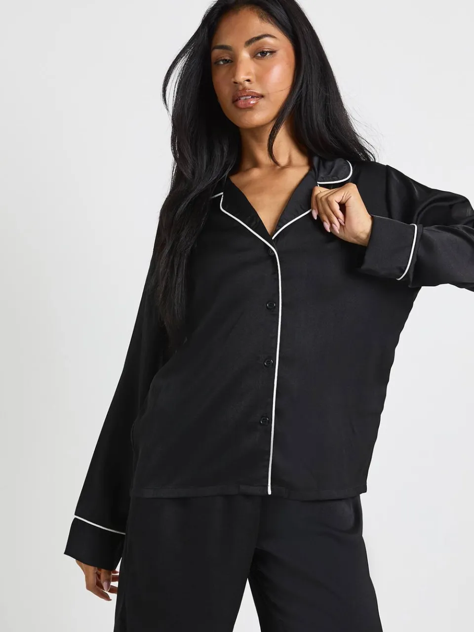 boohoo Dames Satijn biesdetail langarmshirt & broek pyjama set zwart, foto 3