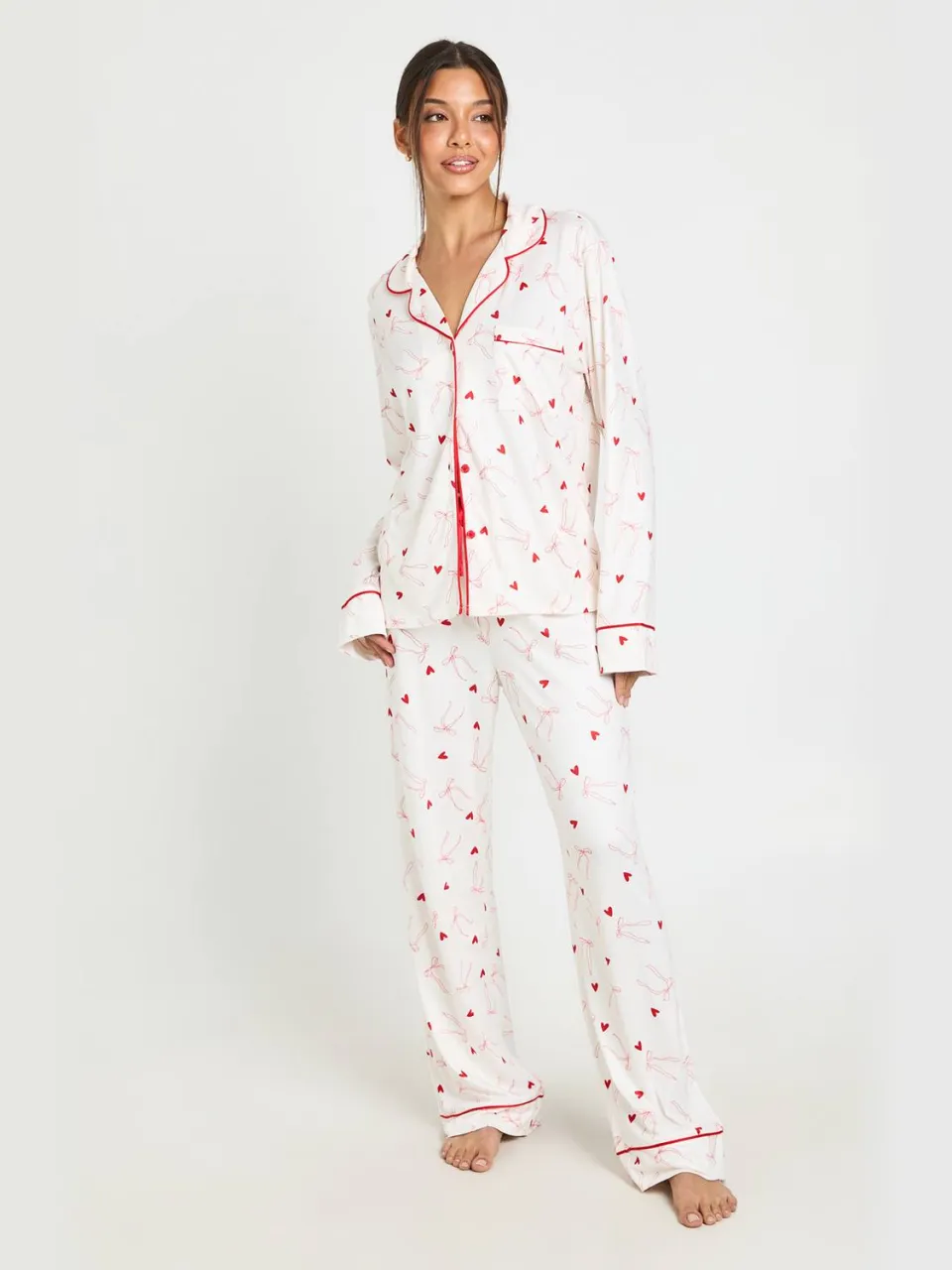 boohoo Dames Pyjama Set Van 3 Stuks Met Hartjes- En Strikprint, Shirt Met Lange Mouwen En Broek wit, foto 3