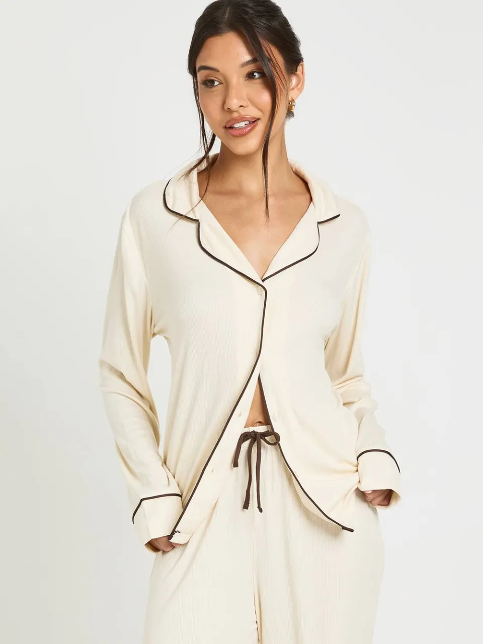 boohoo Dames Zachte Geribbelde Pyjama Set Met Paspeldetail, Shirt Met Lange Mouwen & Broek crème, foto 4