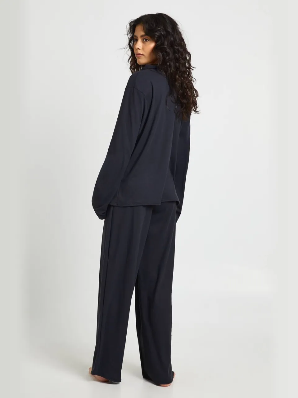 boohoo Dames Super Zachte Pyjama Set met Lange Mouwen Top & Broek zwart, foto 2