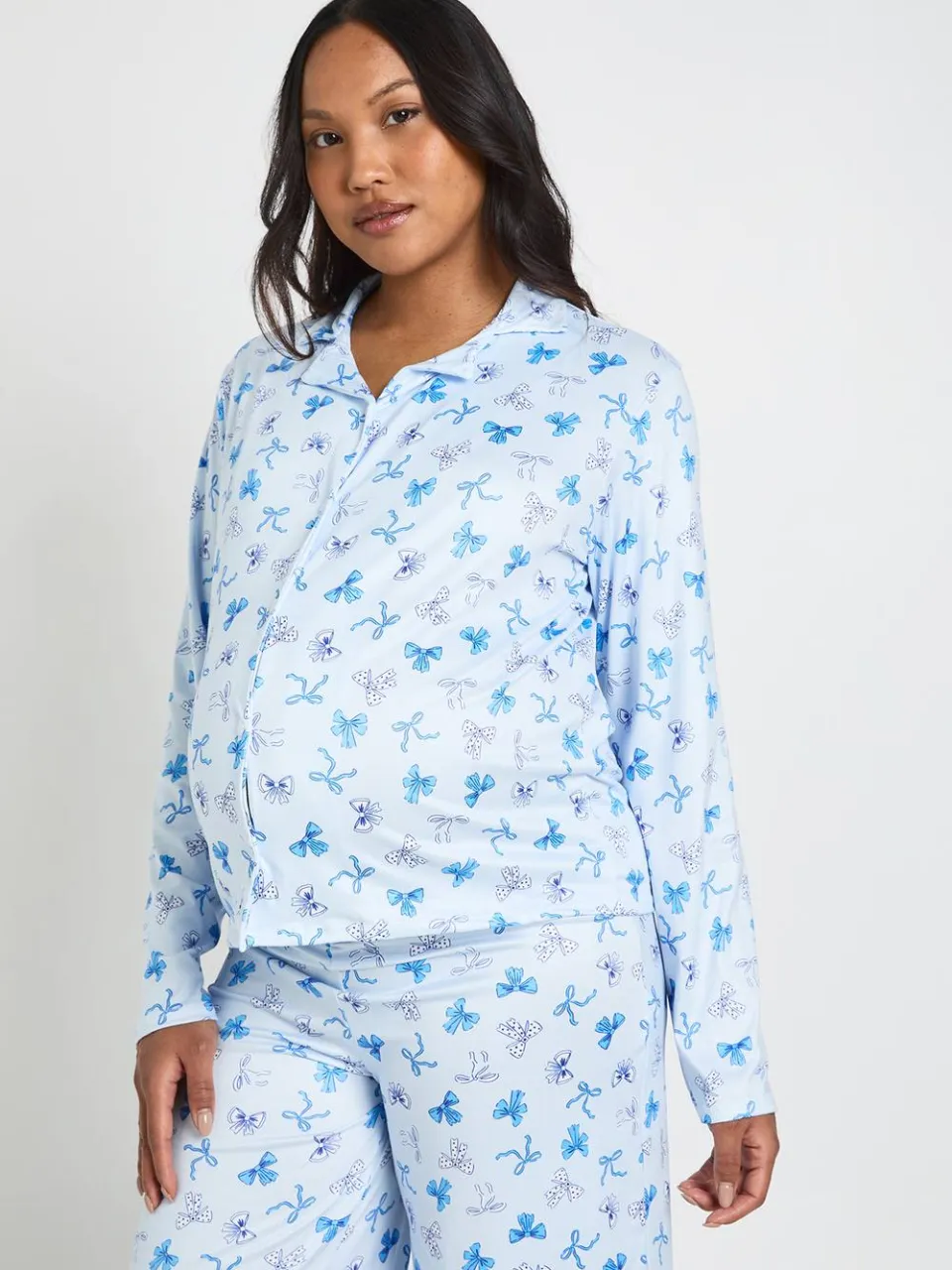 boohoo Dames Zwangerschaps Pyjama Set Met Polkadot En Strikjes Print, Shirt Met Lange Mouwen & Broek blauw, foto 3