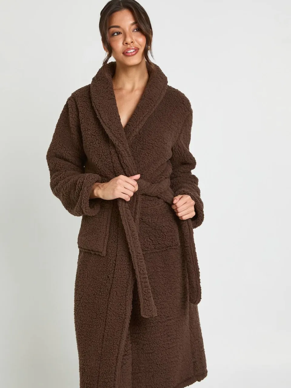 boohoo Dames Sherpa Fleece Lange Badjas chocoladebruin, foto 2