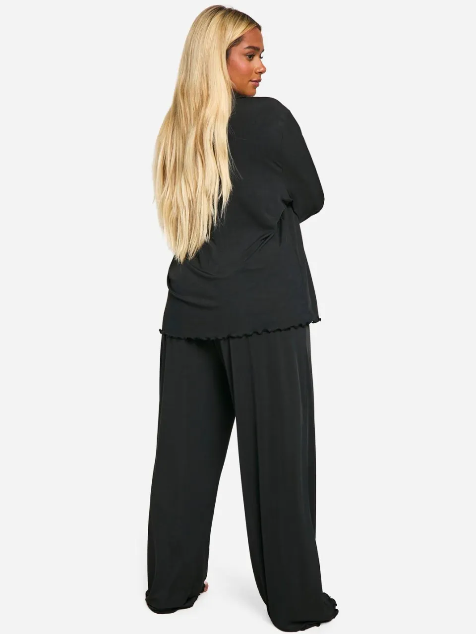 boohoo Dames Plus geribbelde pyjamaset met broek en knoopsluiting zwart, foto 2
