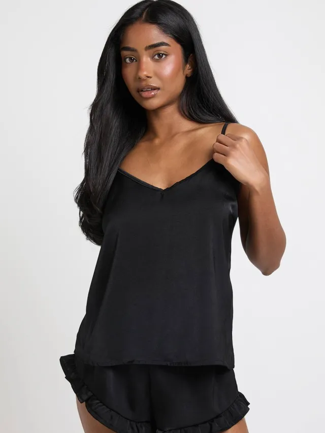 boohoo Dames Satijnen Cami & Short Pyjama Set Met Ruche Detail Zwart