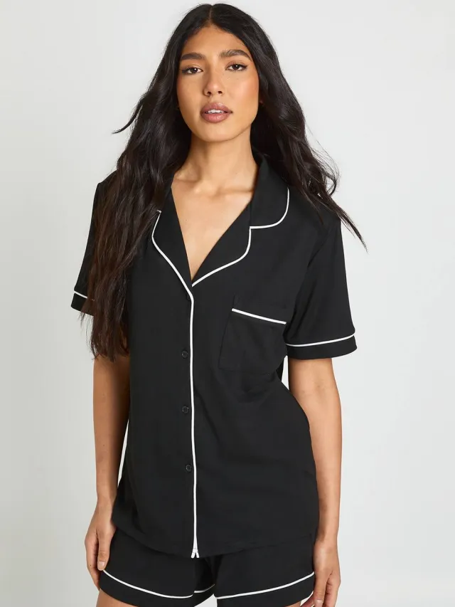 boohoo Dames Lange Jersey Pyjama Set met Biezen Detail - Korte Mouwen Shirt & Shorts Zwart