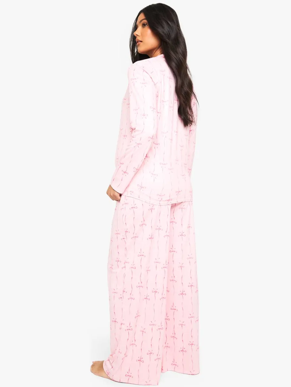 boohoo Dames Zwangerschaps-roze shirt met strikprint op korte mouwen en short, foto 2
