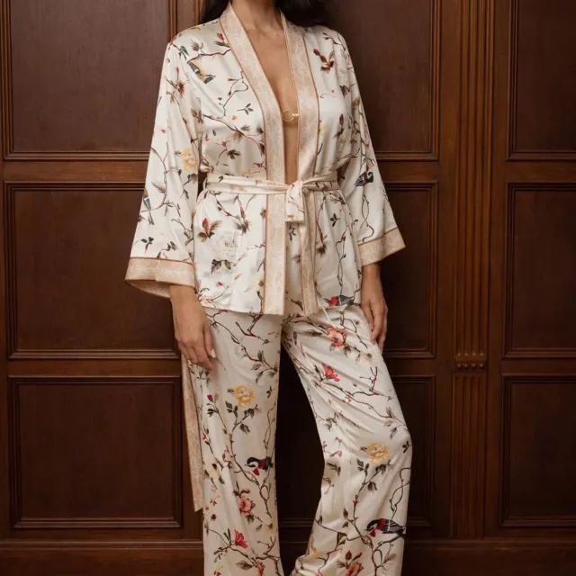 Kimomi Pyjama dames satijn - Birdsong Silk - bloemen en vogels - creme - nachtkleding - kimono top en broek - cadeau vrouw