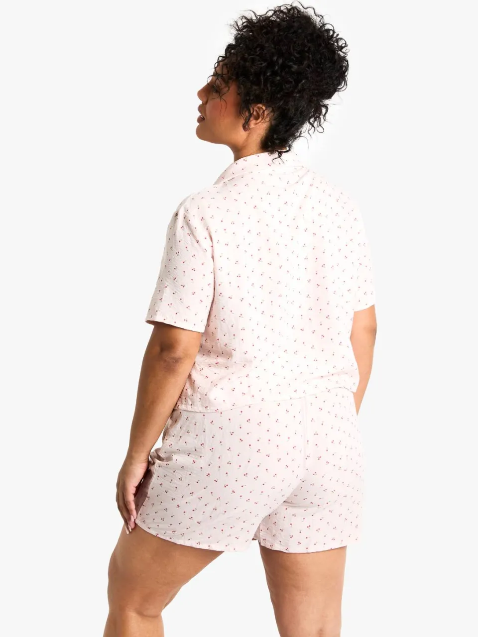 boohoo Dames Plus Cherry Print Shirt & Short Pyjama Set roze, foto 2
