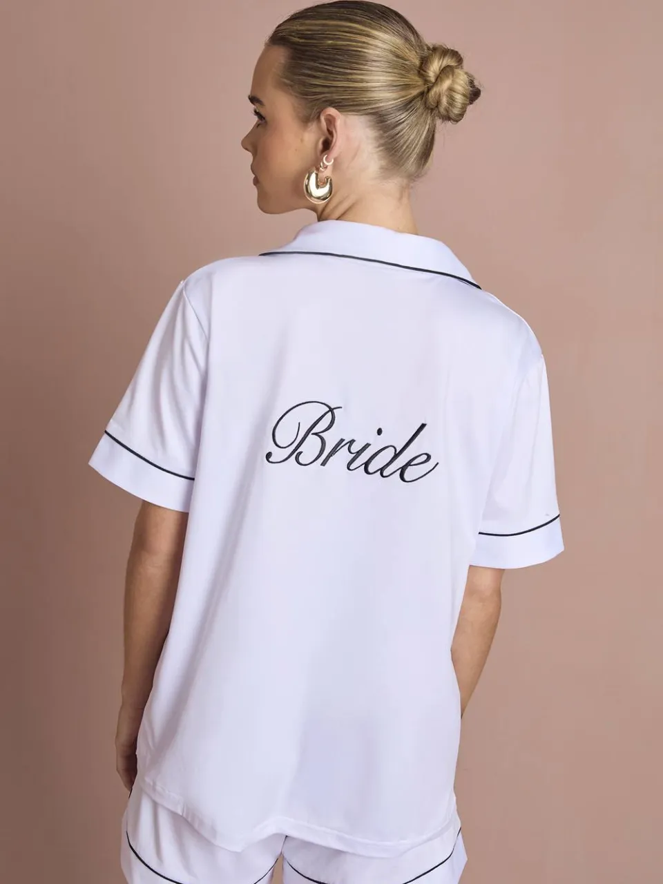 boohoo Dames Bruidspyjama Set Met Geborduurd 'bride' Jersey Shirt Met Korte Mouwen & Korte Broek wit, foto 3