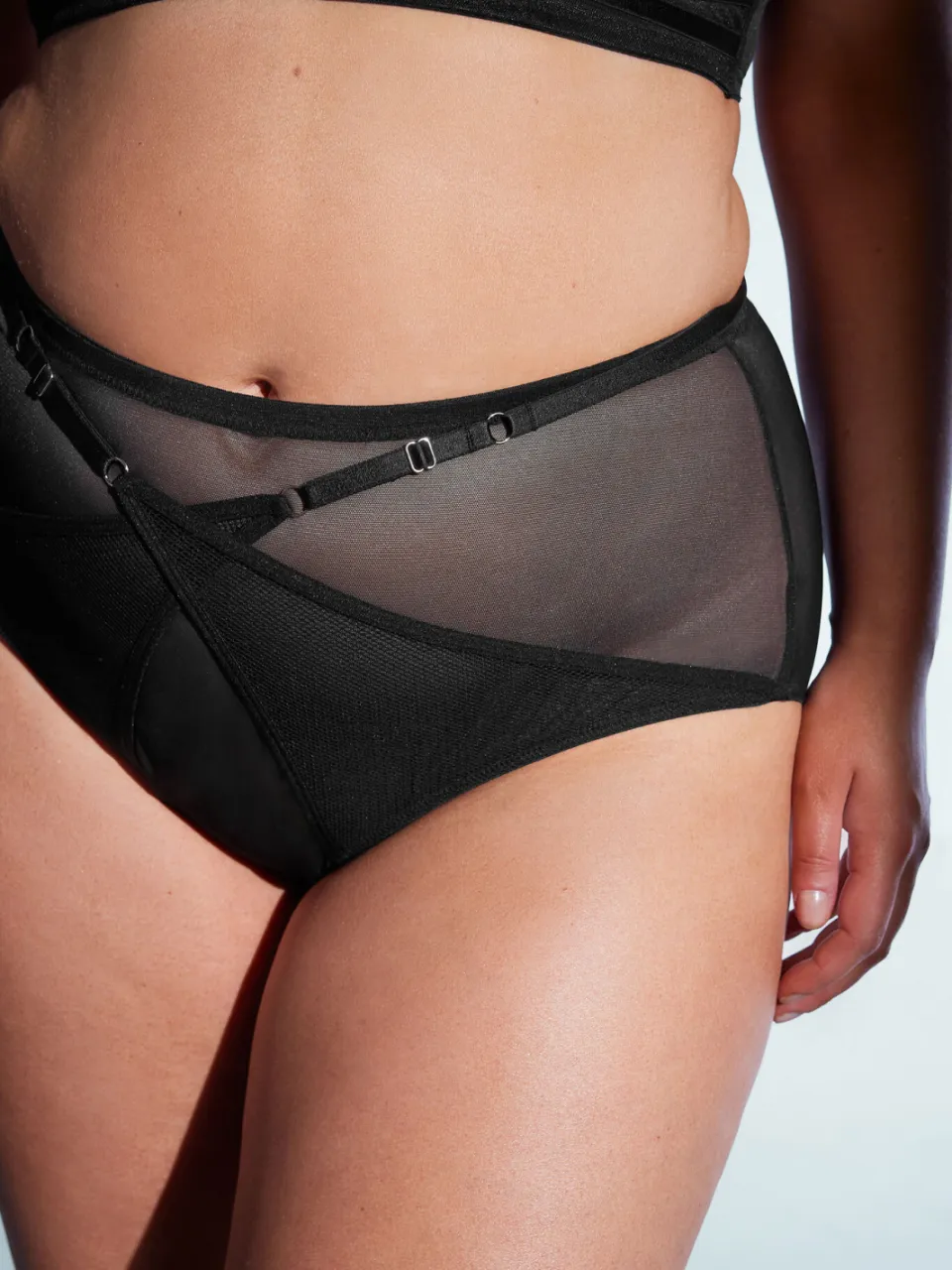 Playful Promises Mesh Slip Met Hog Taille En Detail Van Bandje In Zwart, foto 5