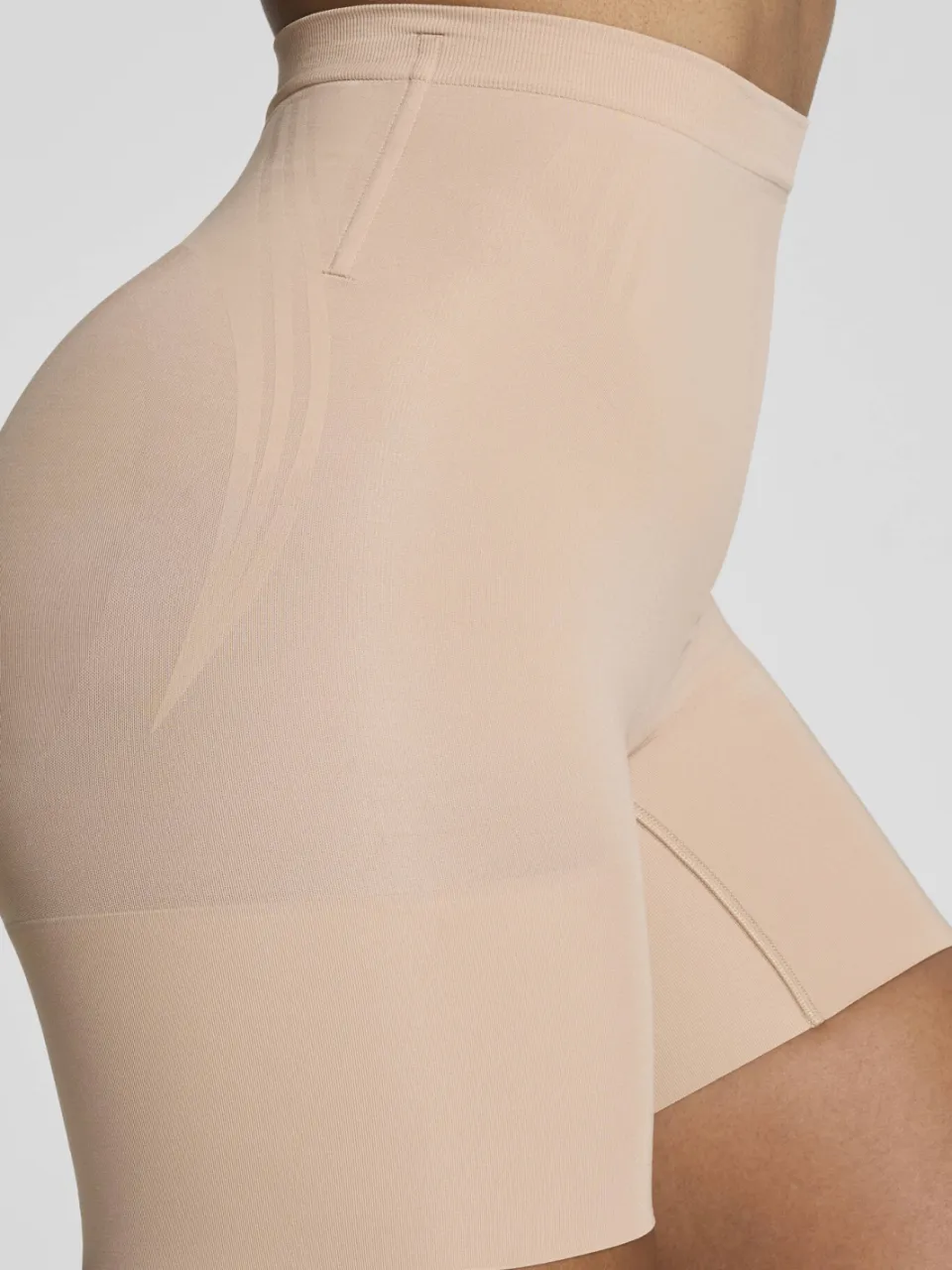 SPANX SPANXsculpt™ GoFigure seamless sterk corrigerende Mid Thigh short - lichtbeige, foto 3