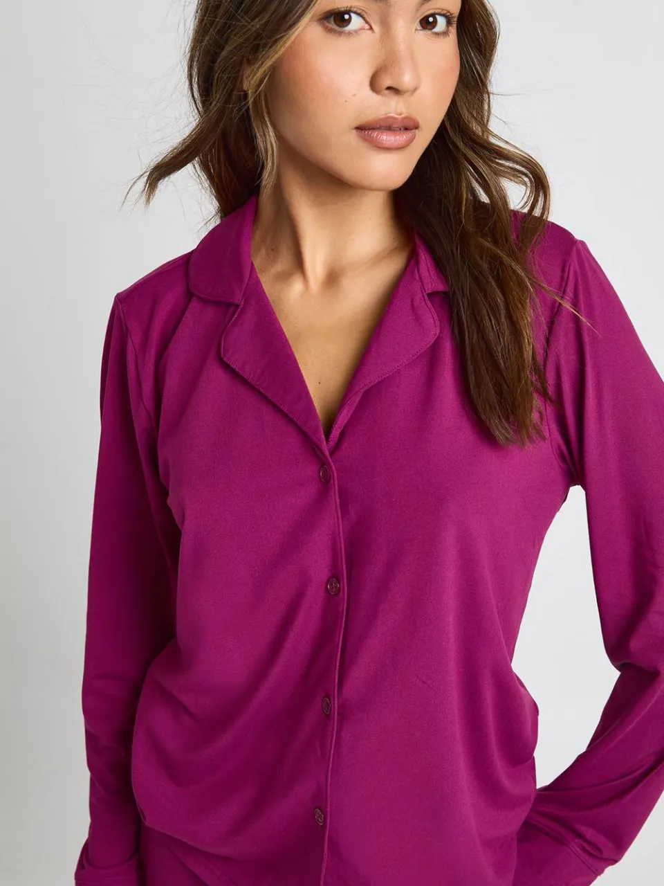 boohoo Dames Pyjamaset met zacht aanvoelend overhemd met doorlopende knoopsluiting en broek pruim, foto 3