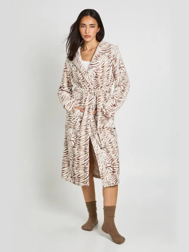 boohoo Dames Fleece Ochtendjas Met Zebraprint En Capuchon Lang Model