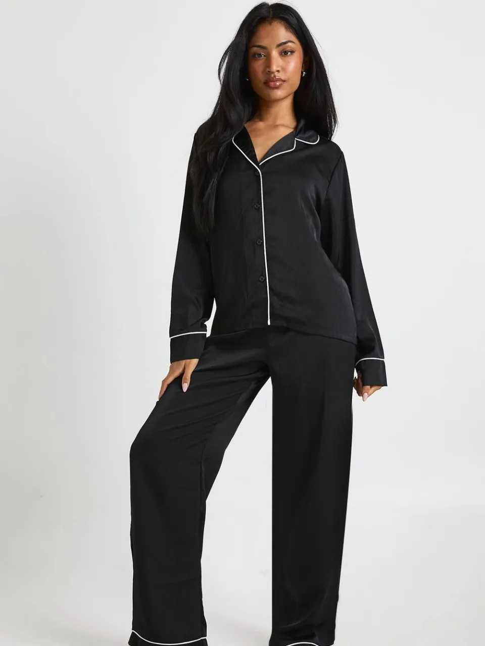 boohoo Dames Satijn biesdetail langarmshirt & broek pyjama set zwart, foto 2