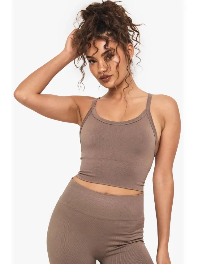 boohoo Dames Boohoo Basics Naadloze Rib Longline Sport-BH met Licht Ondersteuning Mokka