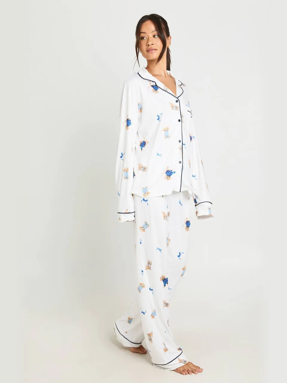 boohoo Dames Tall Pyjama Set Van 3 Stuks Met Puppy- En Strikprint Shirt Met Lange Mouwen & Broek wit, foto 2