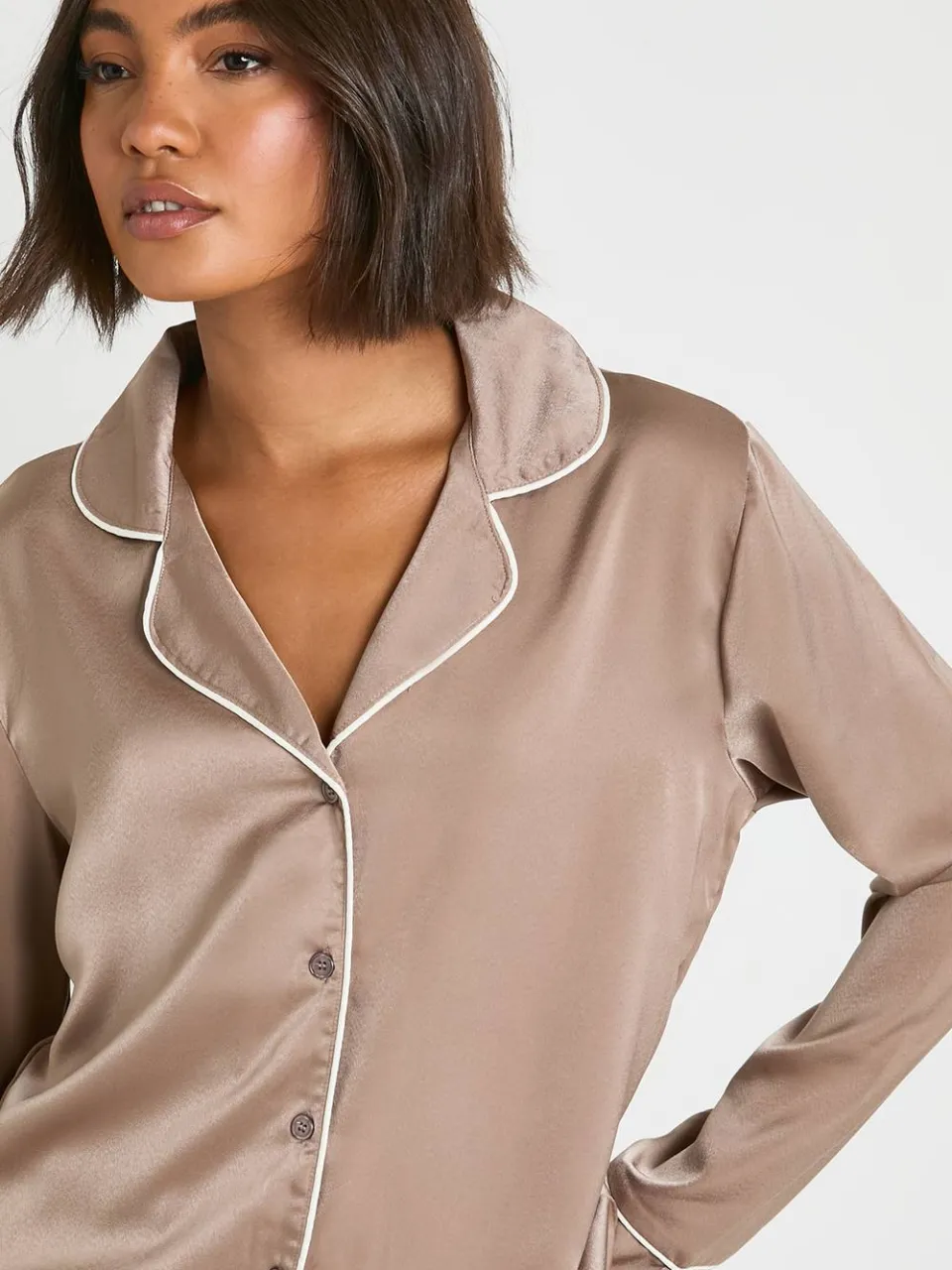 boohoo Dames Pyjamasset met lang mouwshirt en broek met satijnen pijpdetail mokka, foto 3