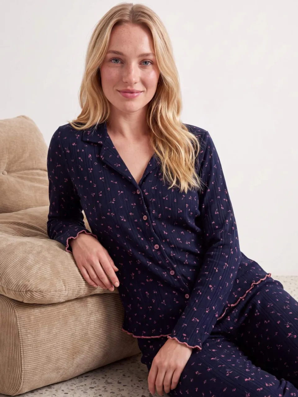 Trendyol TRENDYOLMİLLA Dames 2-pack Donkerblauw Bloemenprint Lang, Regular fit Pyjama- Sets marineblauw/blauw, foto 2