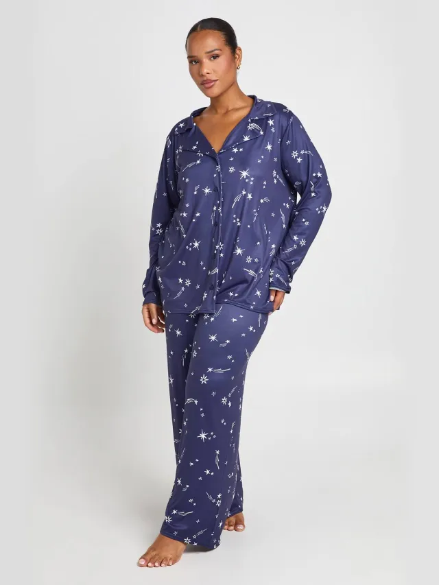 boohoo Dames Plus Pyjama Set Met Vallende Sterren Print Shirt Met Lange Mouwen & Broek Marineblauw