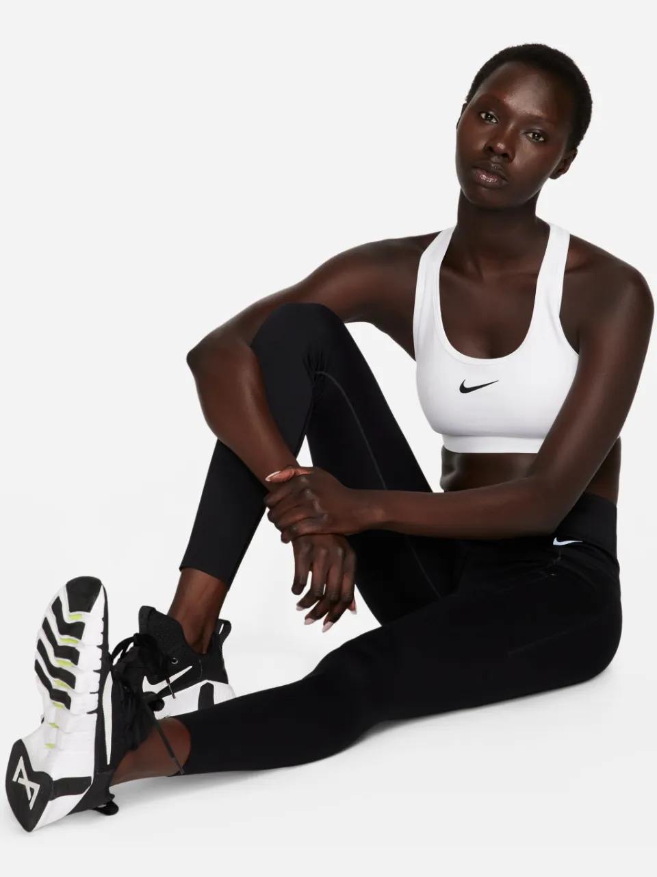 Nike Swoosh sportbeha wit