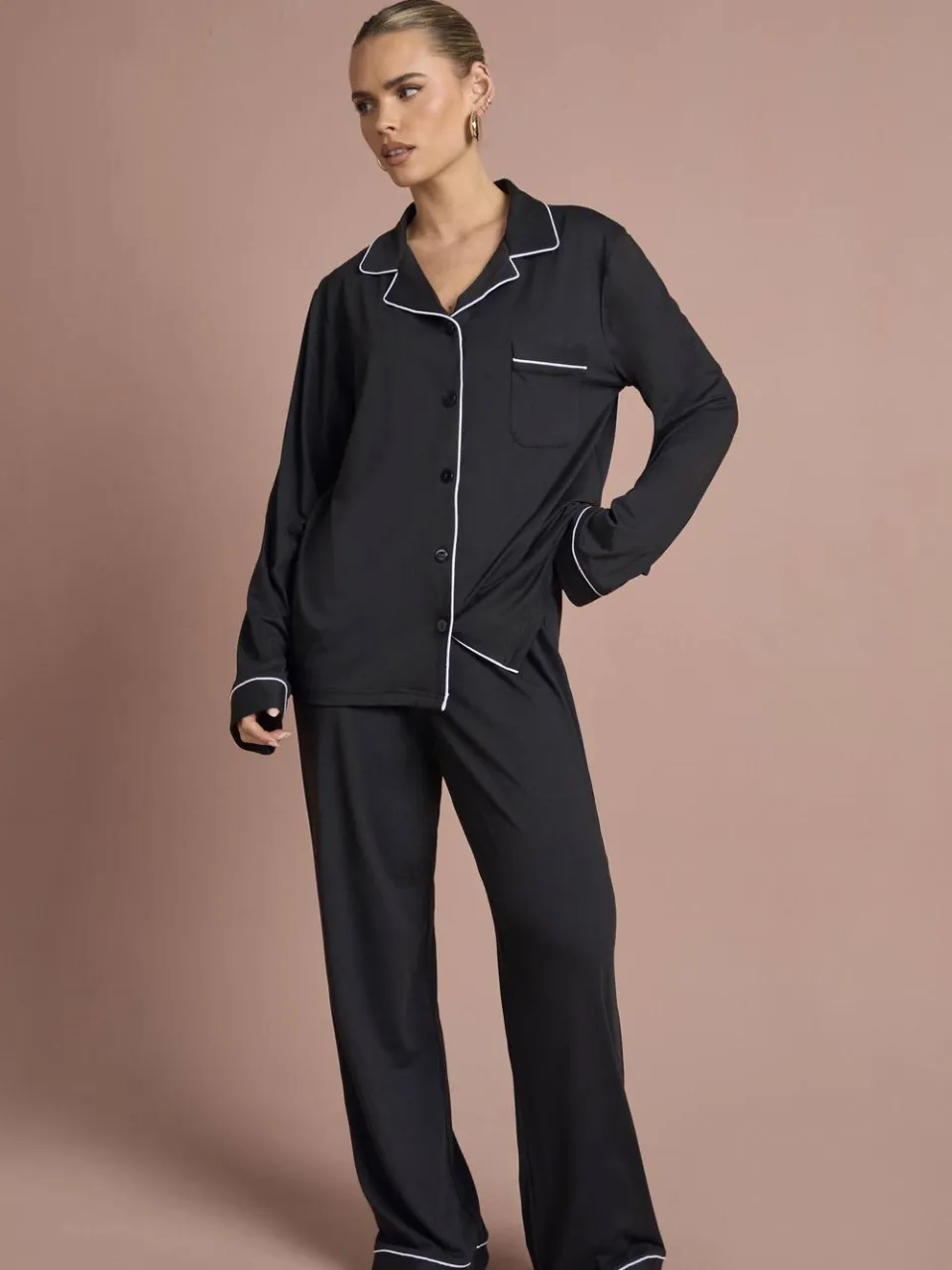 boohoo Dames Bruidsjurk 'bruidsmeisje' Jersey Geborduurd Lange Mouw Shirt & Broek Pyjama Set zwart