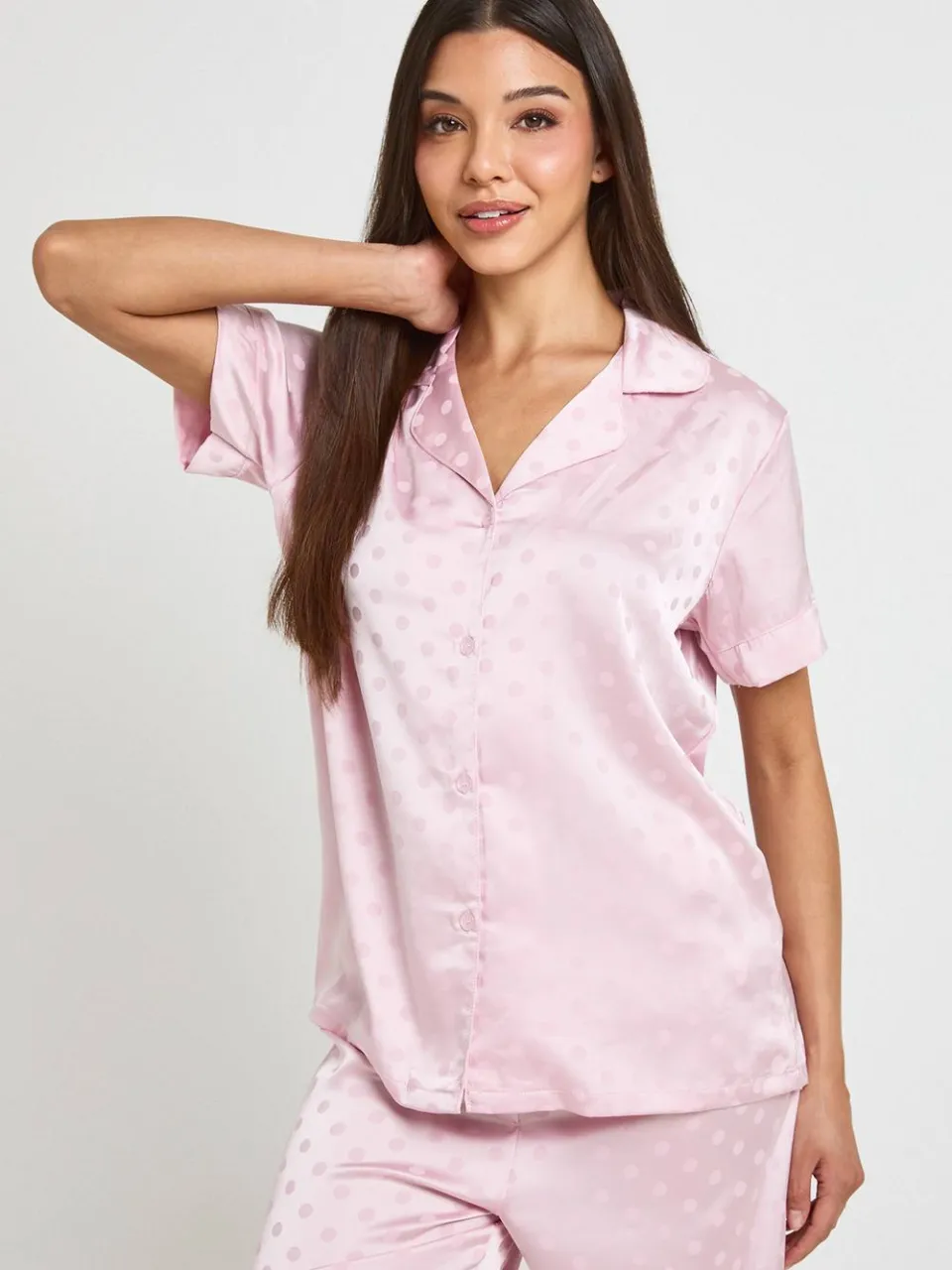 boohoo Dames Satijnen Pyjama Set Met Korte Mouwen En Jacquard Polkadot Patroon - Shirt En Broek lichtroze, foto 4