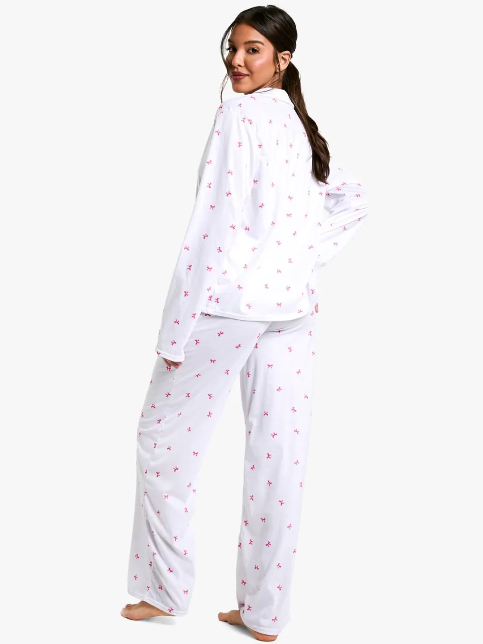 boohoo Dames Pyjama Set: Langarmshirt met strikprint & Broekset wit, foto 2