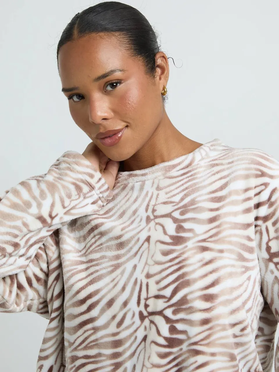 boohoo Dames Plus Zebraprint Fleece Pyjama Set, foto 4