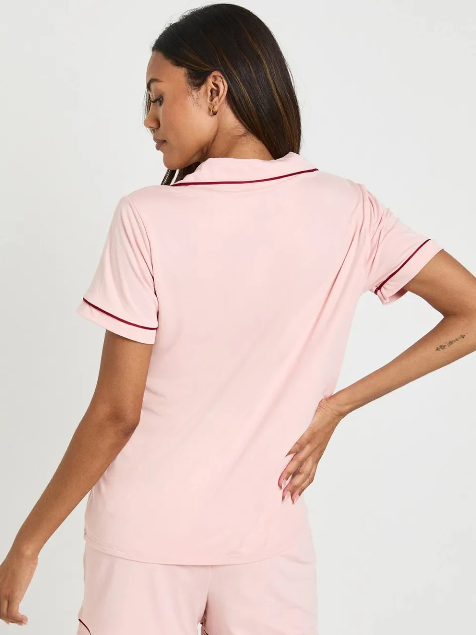 boohoo Dames Zwangerschaps Jersey Pyjama Met Biesjes Korte Mouw En Short baby roze, foto 2