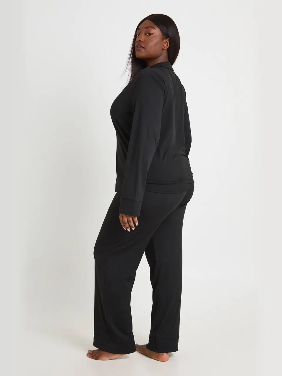 boohoo Dames Plus Soft Touch Pyjamaset Met Doorknoop Shirt En Broek zwart, foto 2