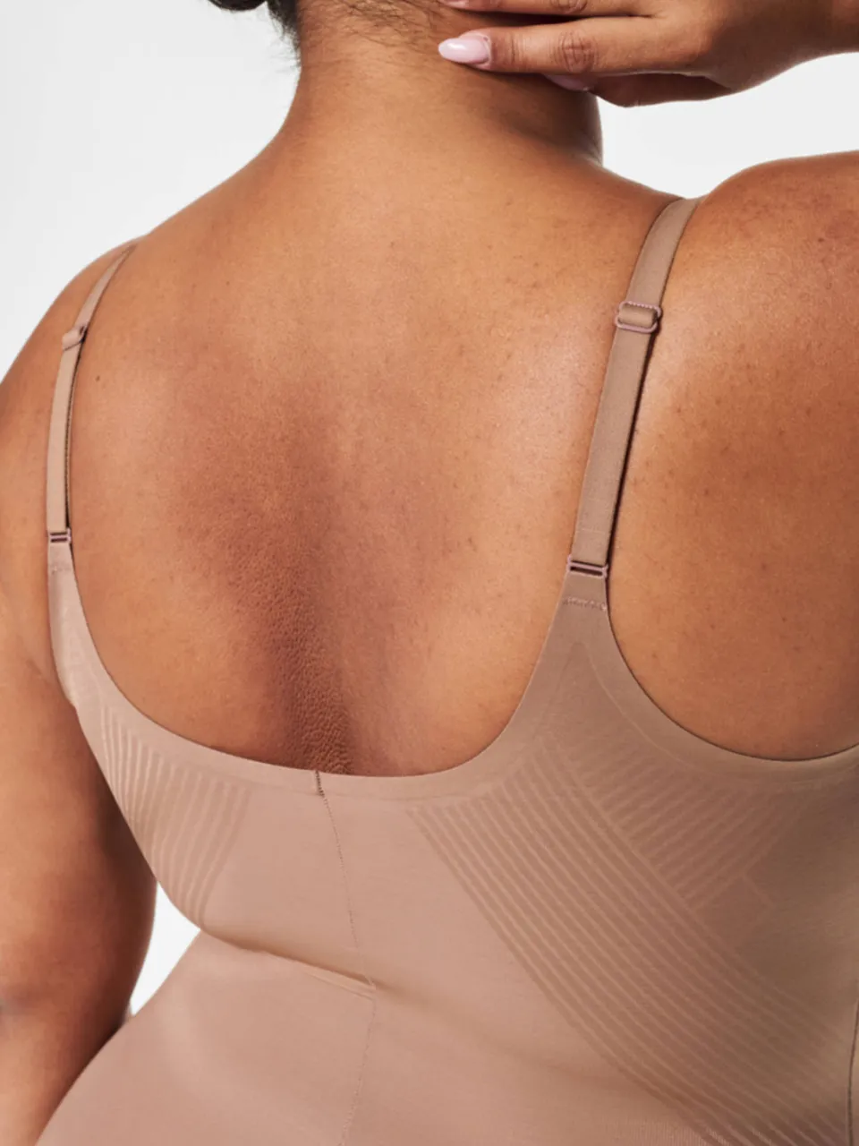 SPANX SPANXshape™ Invisible medium corrigerende Closed-Bust Mid-Thigh bodysuit donkerbeige, foto 7