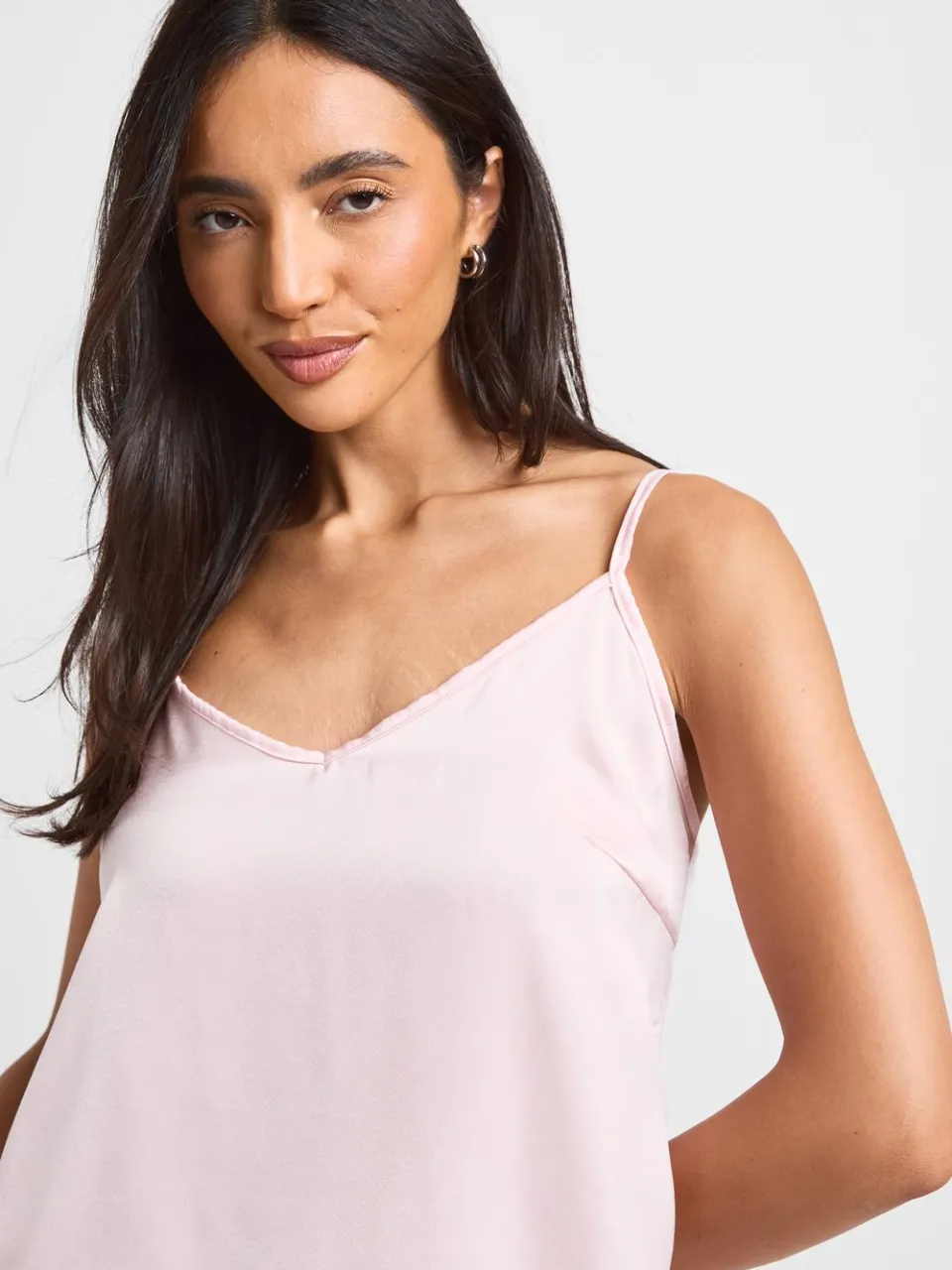 boohoo Dames Satijnen Cami & Pyjama Set Met Korte Broek Met Ruchedetail lichtroze, foto 4