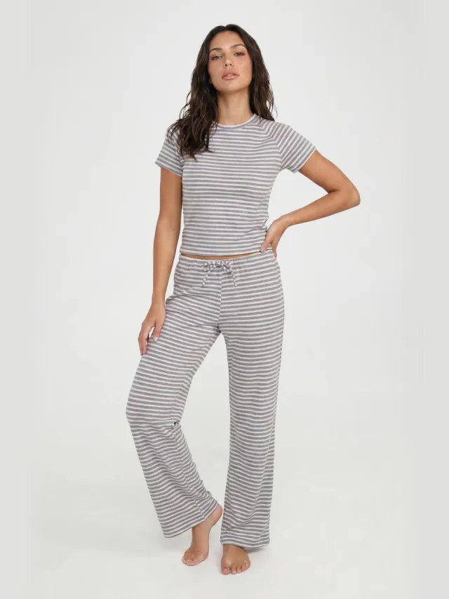boohoo Dames Geborstelde Jersey Gestreepte Baby Tee & Broek Pyjama Set Grijs
