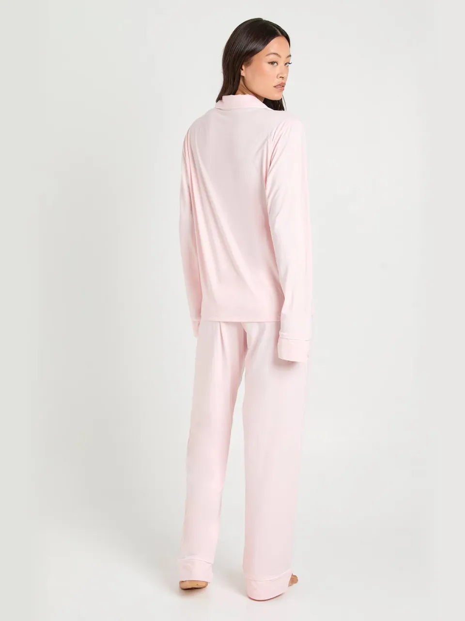 boohoo Dames Tall Jersey pyjamaset met langmouwen overhemd en broek met pijpdetails baby roze, foto 3