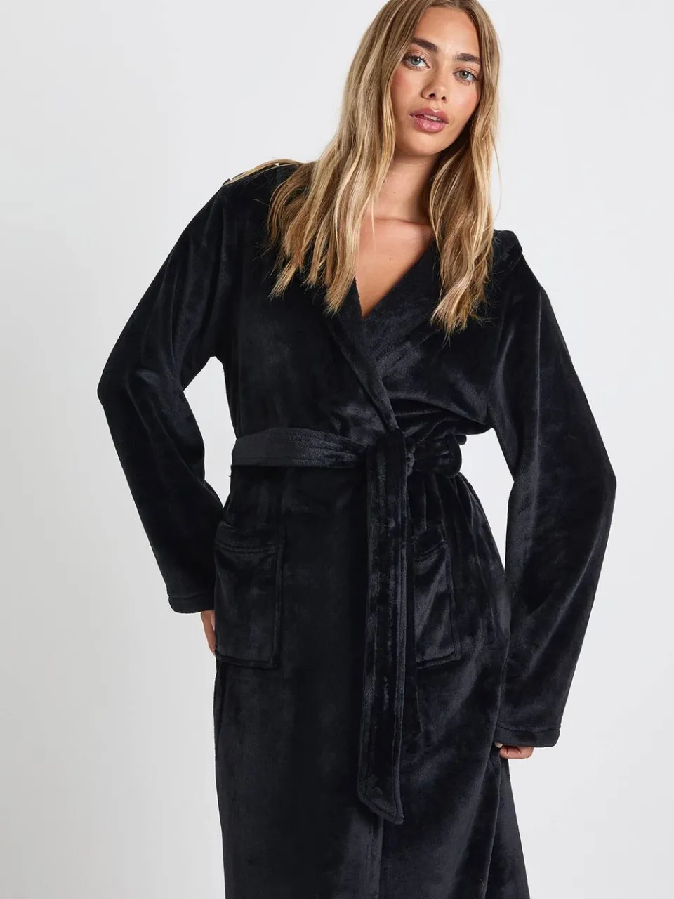 boohoo Dames Maxi Fleece Badjas met Capuchon zwart, foto 3