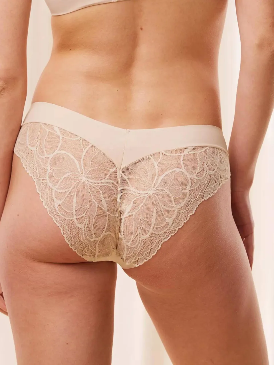 Triumph Body Make-Up Illusion Lace slip beige, foto 5