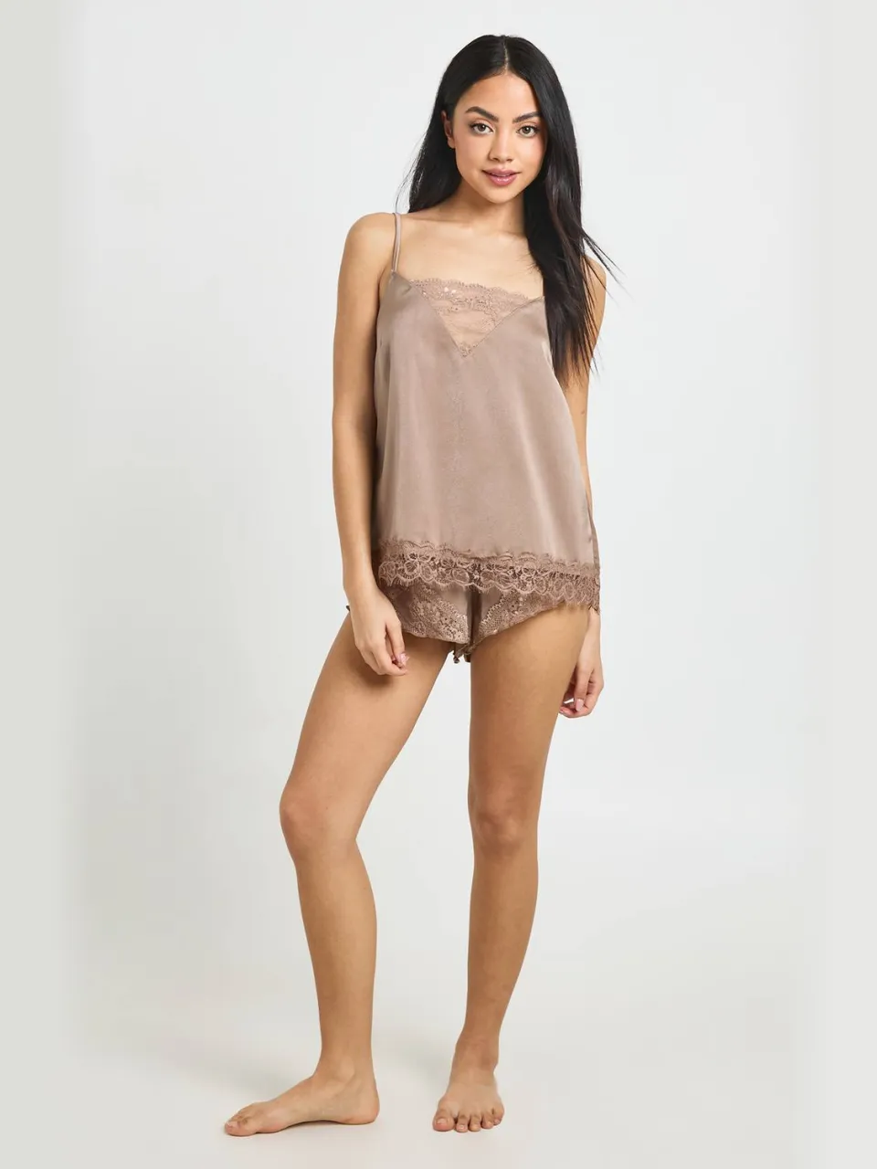 boohoo Dames Satijnen Pyjama Set Met Kanten Paneel Detail Cami & Short Mokka