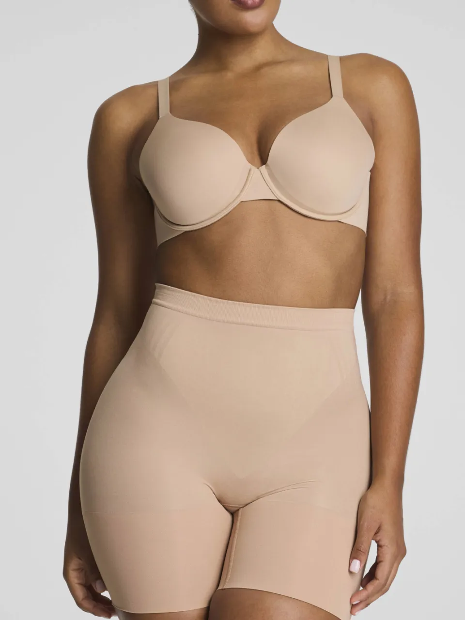 SPANX SPANXsculpt™ GoFigure seamless sterk corrigerende Mid Thigh short - lichtbeige, foto 4