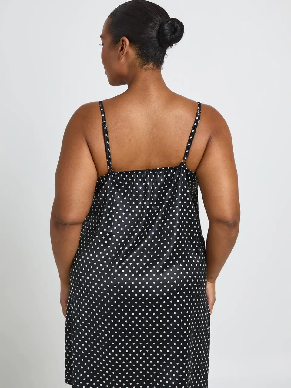 boohoo Dames Plus Polkadot Satijnen Nachthemd Met Kanten Detail zwart, foto 3