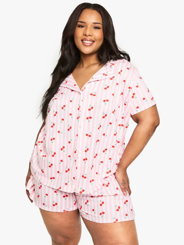 boohoo Dames PLUS CHERRY PRINT HEMD EN SHORTSET roze, foto 2