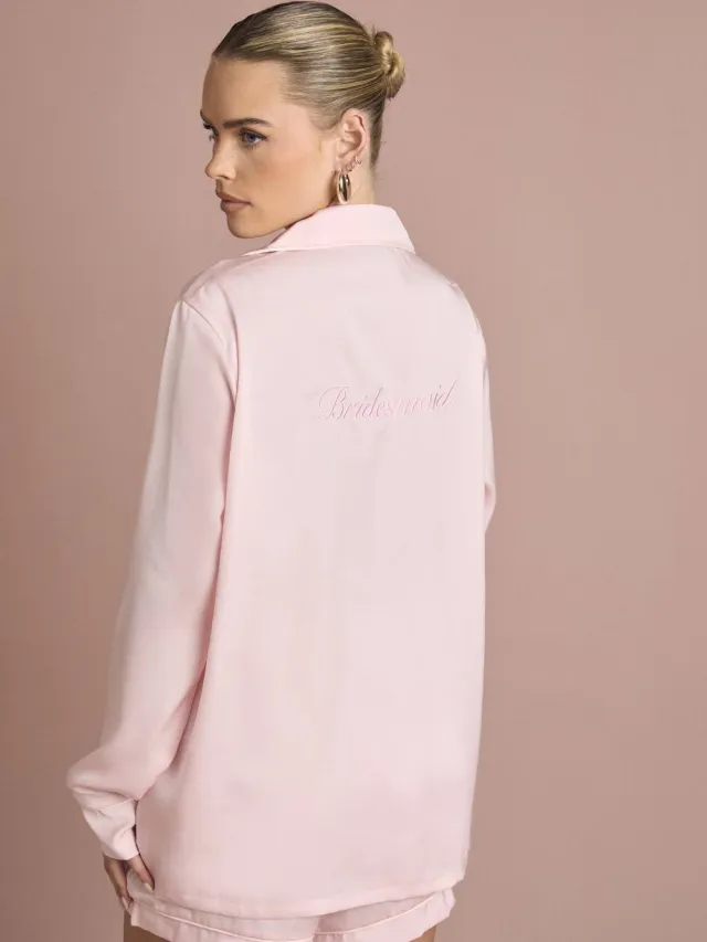 boohoo Dames Bruidspyjama 'Bruidsmeisje' Satijnen Geborduurd Lange Mouw Shirt & Korte Pyjama Set baby roze, foto 2