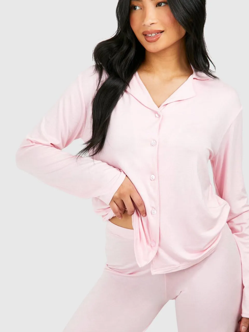 boohoo Dames Petite pyjama set: overhemd met lange mouwen en broek baby roze, foto 3